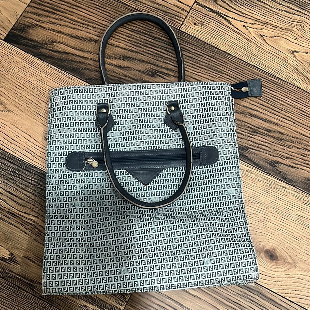 Blue vintage fendi shopper . 100% authentic purse